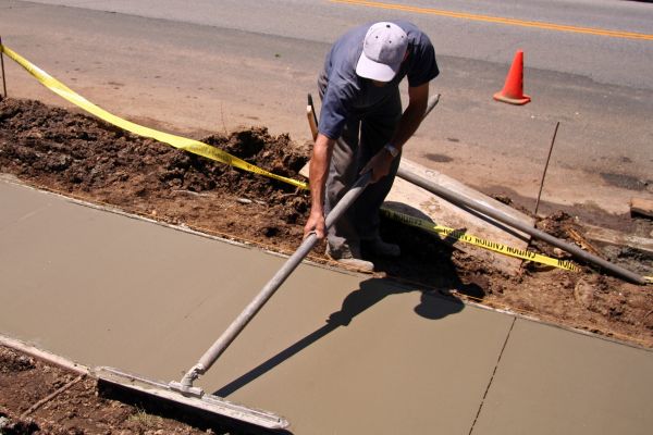 Sidewalk Building in Escondido